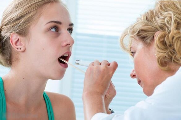 Arst uurib suuõõne papilloomide esinemise suhtes